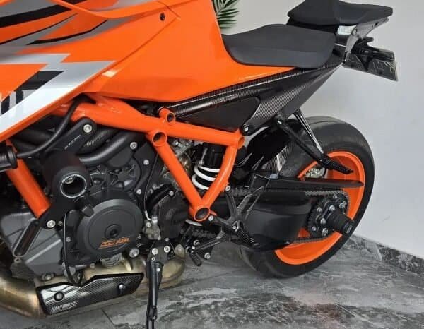 
KTM 1290 Superduke R 2022 lleno									