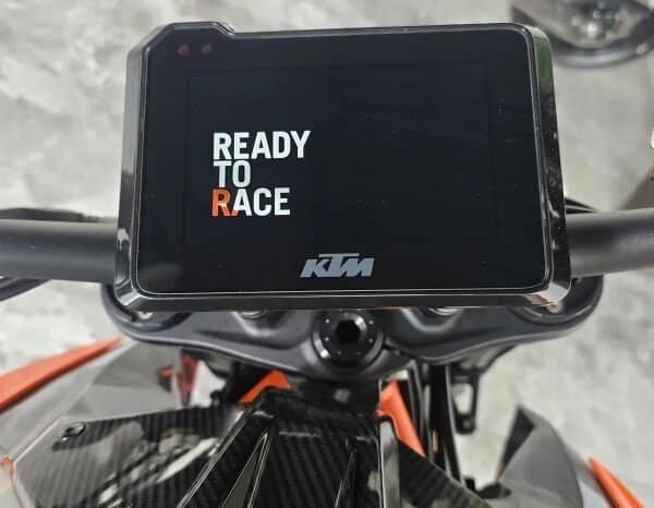 
KTM 1290 Superduke R 2022 lleno									