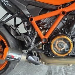 
KTM 1290 Superduke R 2022 lleno									