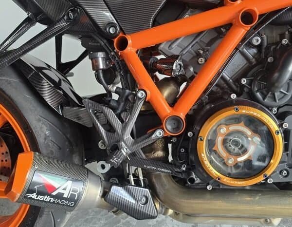 
KTM 1290 Superduke R 2022 lleno									