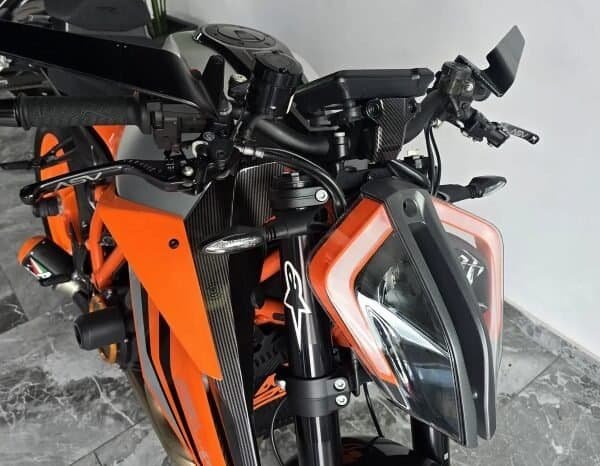 
KTM 1290 Superduke R 2022 lleno									