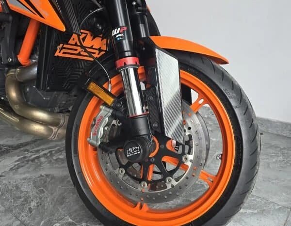 
KTM 1290 Superduke R 2022 lleno									