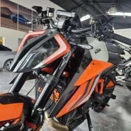 
KTM 1290 Superduke R 2022 lleno									
