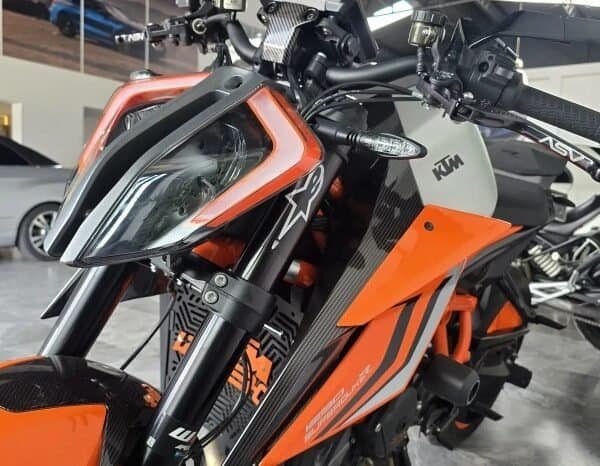 
KTM 1290 Superduke R 2022 lleno									