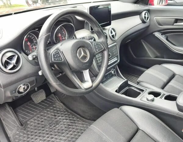 
Mercedes-Benz CLA 180 2017 lleno									
