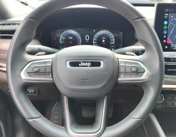 
Jeep COMMANDER OVERLAND 2023 lleno									