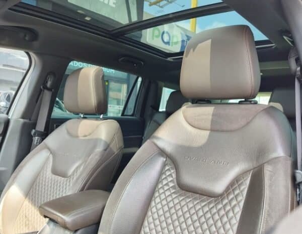 
Jeep COMMANDER OVERLAND 2023 lleno									