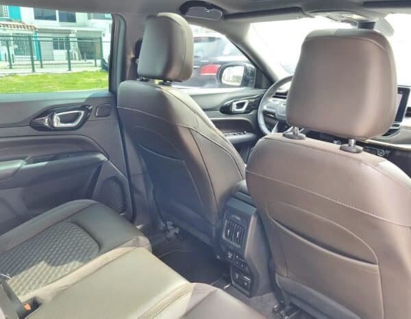
Jeep COMMANDER OVERLAND 2023 lleno									