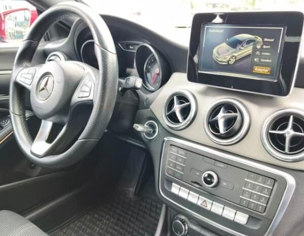 
Mercedes-Benz CLA 180 2017 lleno									
