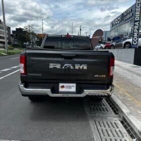 RAM 1500 BIG HORN DOBLE CABINA 2021