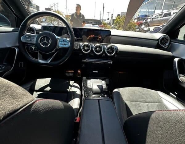 
Mercedes-Benz A 180 2022 lleno									