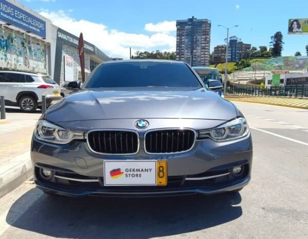 
BMW Serie 3 2.0 330i F30 Lci Sportline 2017 lleno									