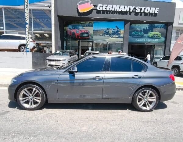 
BMW Serie 3 2.0 330i F30 Lci Sportline 2017 lleno									