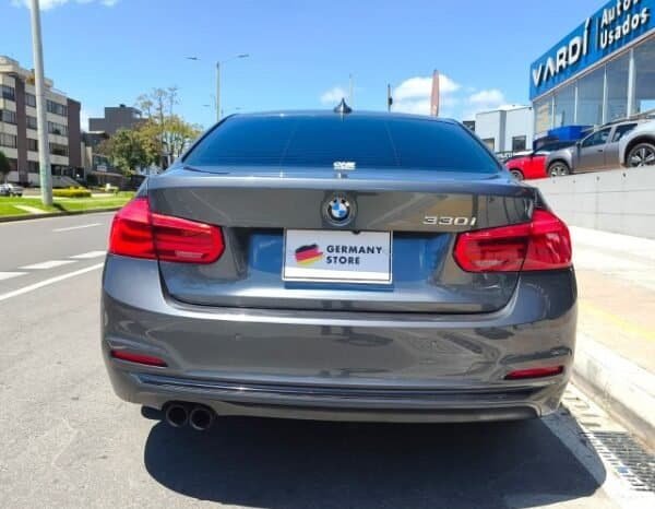 
BMW Serie 3 2.0 330i F30 Lci Sportline 2017 lleno									