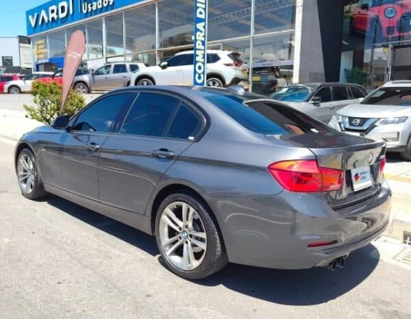 
BMW Serie 3 2.0 330i F30 Lci Sportline 2017 lleno									