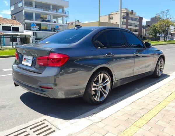 
BMW Serie 3 2.0 330i F30 Lci Sportline 2017 lleno									