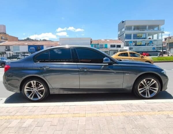 
BMW Serie 3 2.0 330i F30 Lci Sportline 2017 lleno									