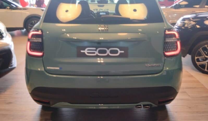 
fiat 600 HIBRIDO 2026 lleno									
