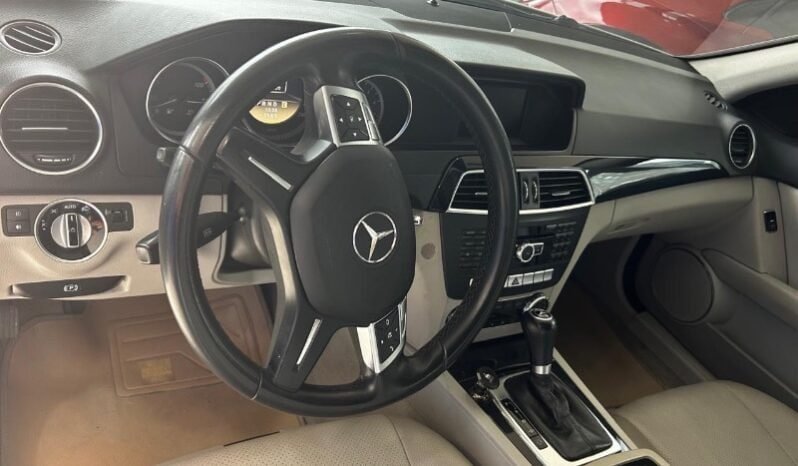 
Mercedes-Benz C 180 2012 lleno									