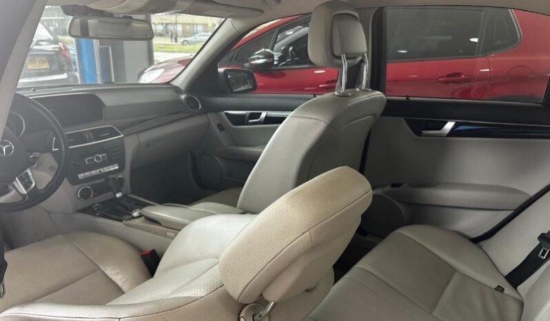 
Mercedes-Benz C 180 2012 lleno									