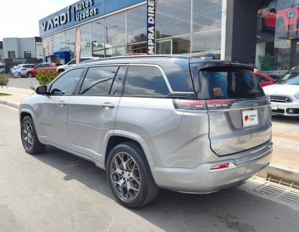 
Jeep COMMANDER OVERLAND 2023 lleno									