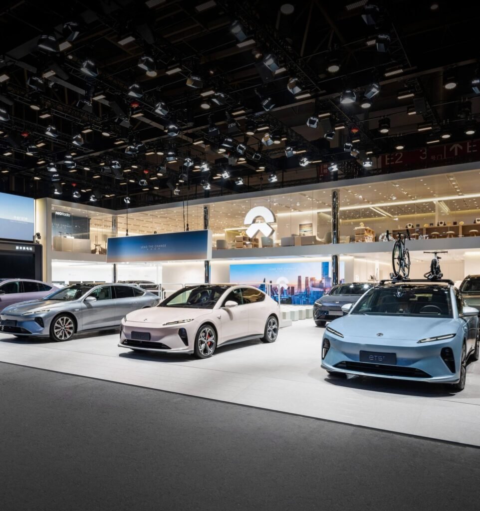 Salón del Automóvil de Bogotá 2026 en Corferias con exhibición de carros nuevos y SUV.